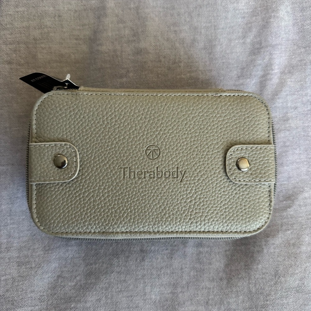 NWT Therabody Textured Case in Light Gray United Polaris Amenity Kit